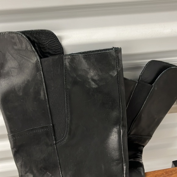 Boot - Picture 3 of 5